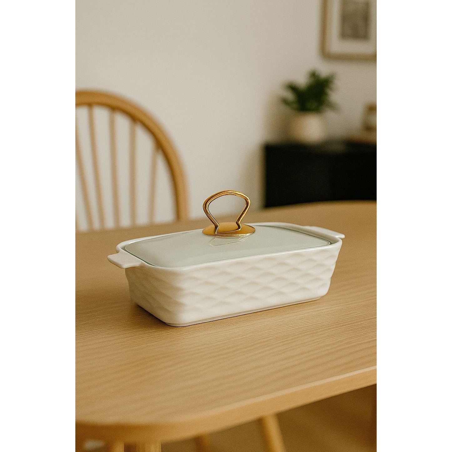 Rectangular Ceramic Bakeware with gold lid - 25.4cm